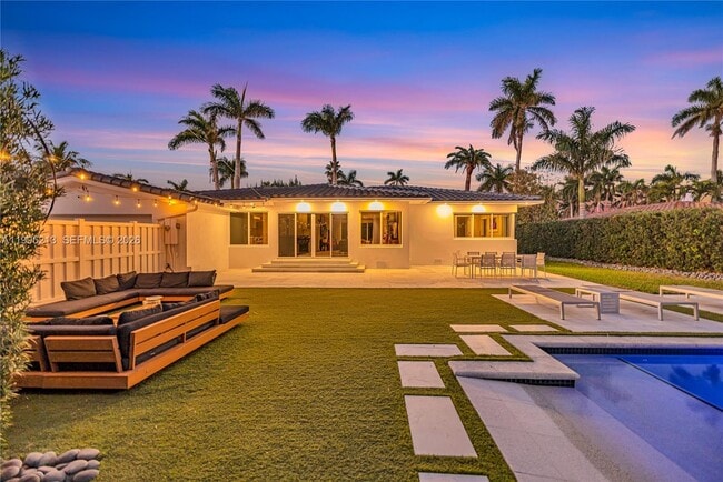 750 Harrison St in Hollywood, FL - Foto de edificio - Building Photo