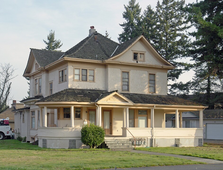 143 4th Ave NW in Puyallup, WA - Building Photo