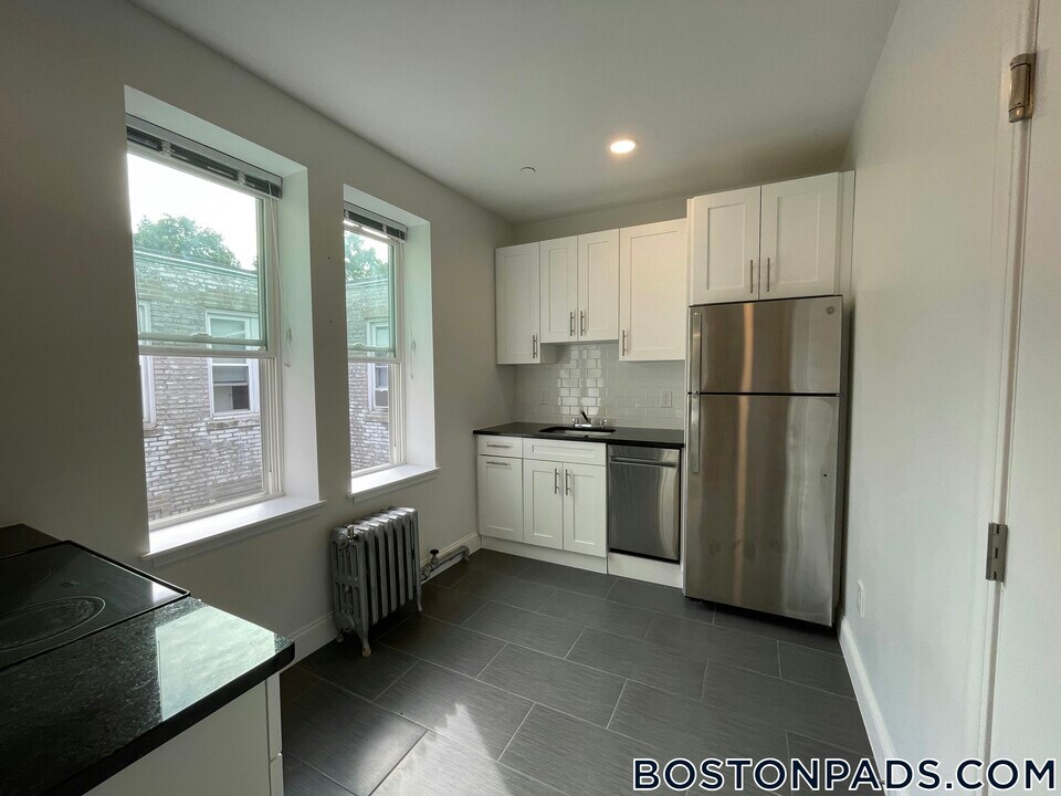 123 Sutherland Rd in Boston, MA - Building Photo