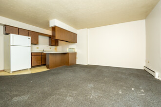 488-490 Zahn Dr in Akron, OH - Building Photo - Interior Photo