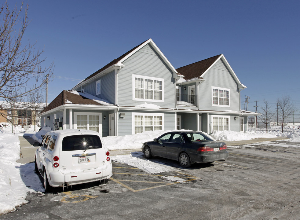 Jamestown Apartments in Kenosha, WI - Building Photo