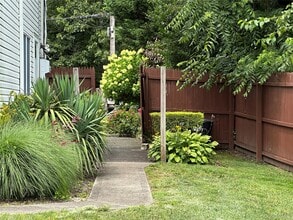 10 Jackson Ave in Brentwood, NY - Building Photo - Building Photo