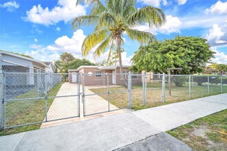 115 NW 28th Ave in Fort Lauderdale, FL - Foto de edificio - Building Photo