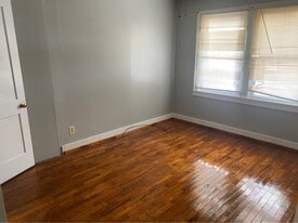 110-114 Bismark St in Pulaski, TN - Building Photo