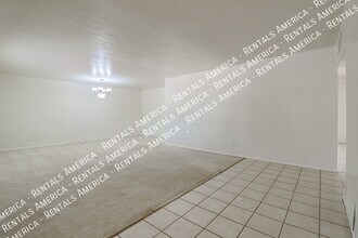 4201 E Stanford Dr in Phoenix, AZ - Foto de edificio - Building Photo