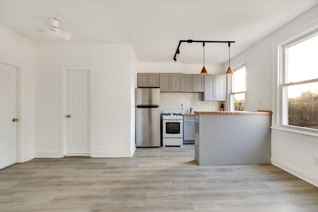 169 Halladay St in Jersey City, NJ - Building Photo - Building Photo