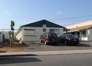 656-674 11th St in Imperial Beach, CA - Building Photo - Building Photo