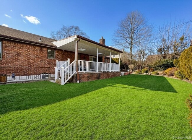 23 Center Dr in New Hyde Park, NY - Building Photo - Building Photo