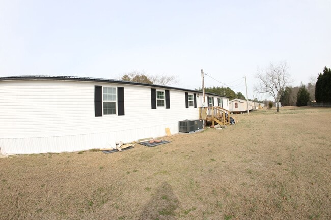 7025 Ottis Ln in Parkton, NC - Building Photo - Building Photo