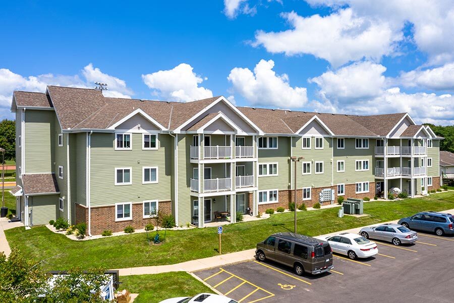 Cascade Falls in Stoughton, WI - Building Photo