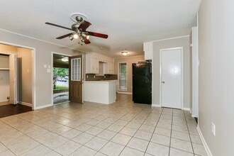 8707 Oakhaven Dr in Sherwood, AR - Foto de edificio - Building Photo