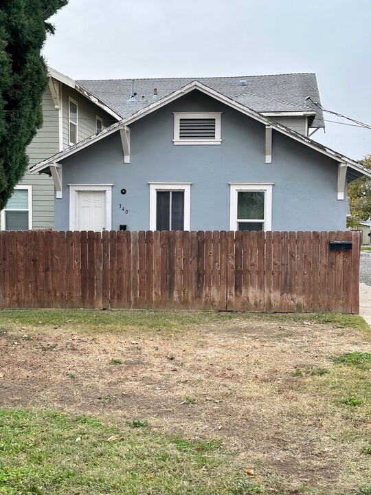 340 E Sycamore St in Willows, CA - Foto de edificio