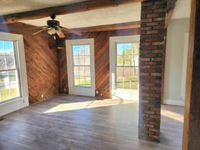 161 Roosevelt Trail in Windham, ME - Foto de edificio - Building Photo