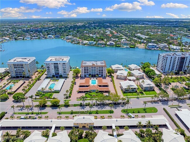property at 2600 Gulf Shore Blvd N