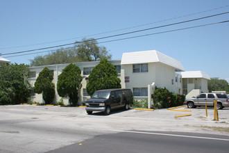 13130 N 20th St in Tampa, FL - Building Photo - Building Photo