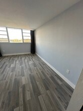 1470 NE 125th Ter, Unit 809 in North Miami, FL - Building Photo - Building Photo