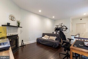 1631 Green St in Philadelphia, PA - Building Photo