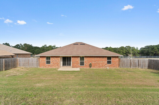 2290 Lewis St in Crestview, FL - Building Photo - Building Photo