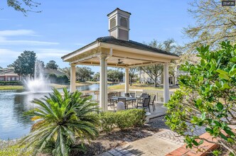 10901 Burnt Mill Rd, Unit 307 in Jacksonville, FL - Building Photo - Building Photo