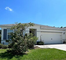 237 St Georges Cir in Eagle Lake, FL - Building Photo