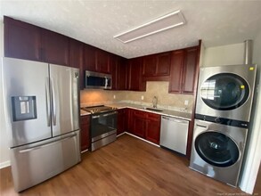 1721 Merry Oaks Dr in Fayetteville, NC - Foto de edificio - Building Photo