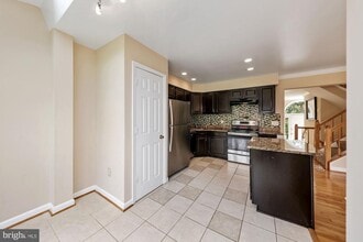 20324 Cedarhurst Way in Germantown, MD - Building Photo - Building Photo
