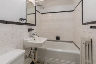 323 Commonwealth Ave in Boston, MA - Foto de edificio - Building Photo