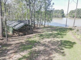 9126 Lazy Ln in Montgomery, TX - Building Photo