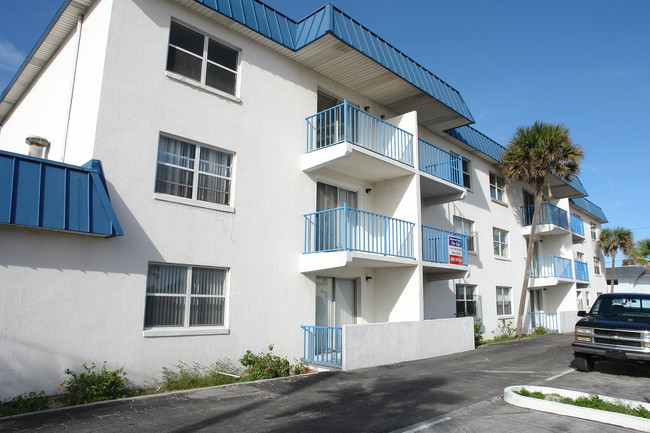 Ocean View Apartments in Daytona Beach, FL - Building Photo - Building Photo