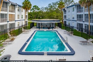 Sunbay Apartments in Holiday, FL - Building Photo