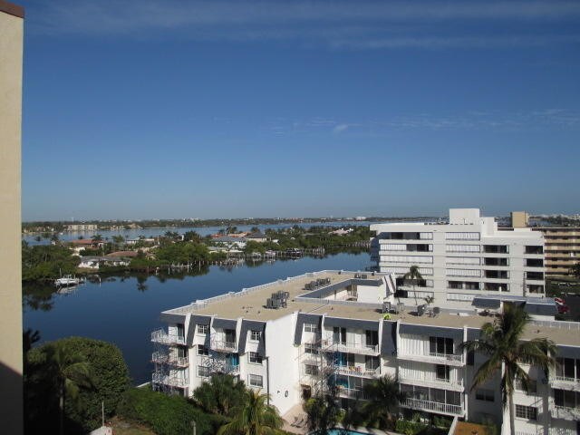 3581 S Ocean Blvd-Unit -Ph-A in South Palm Beach, FL - Building Photo