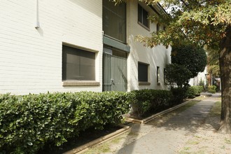 Avondale in Houston, TX - Building Photo - Building Photo