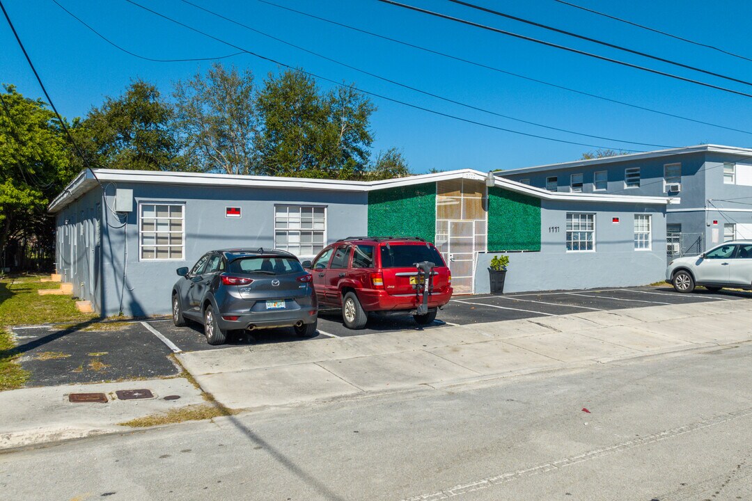1777 Ali Baba Ave in Opa Locka, FL - Building Photo