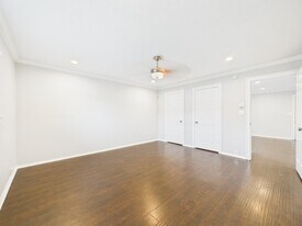 5353 Richmond Ave. in Houston, TX - Building Photo