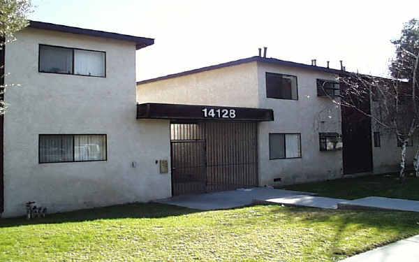 14128 Polk St in Sylmar, CA - Building Photo