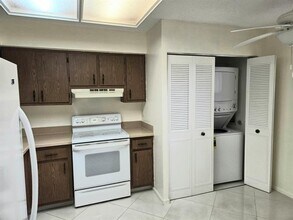 7300 Lake Cir Dr in Margate, FL - Building Photo - Building Photo