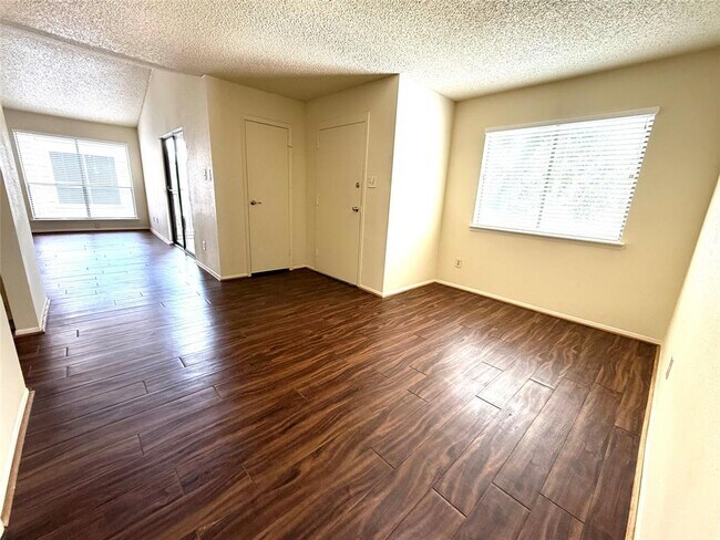 6701 Sands Point Dr in Houston, TX - Foto de edificio - Building Photo