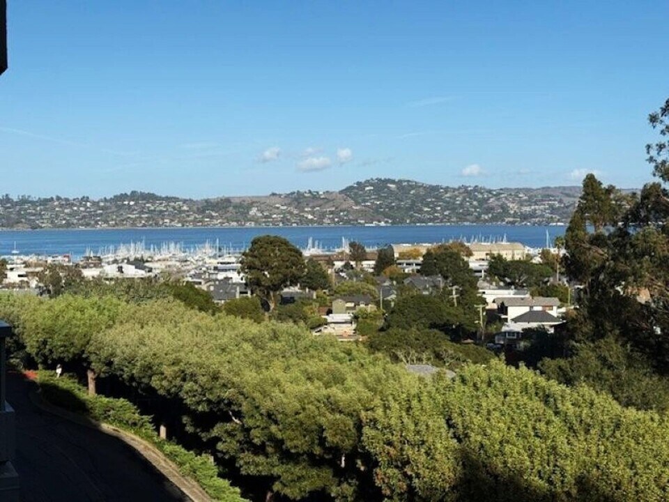 23 Anchorage Rd in Sausalito, CA - Building Photo