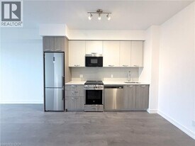 75 James St S in Hamilton, ON - Building Photo