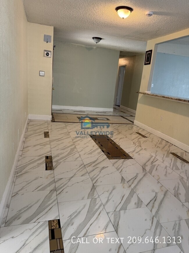1525 Griffith Pl in Tracy, CA - Building Photo - Building Photo