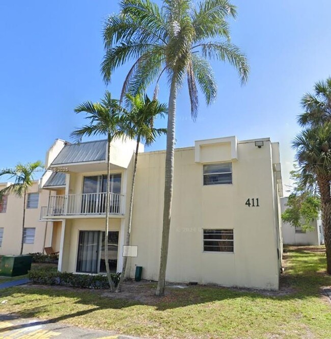 411 Executive Center Dr in West Palm Beach, FL - Building Photo - Building Photo