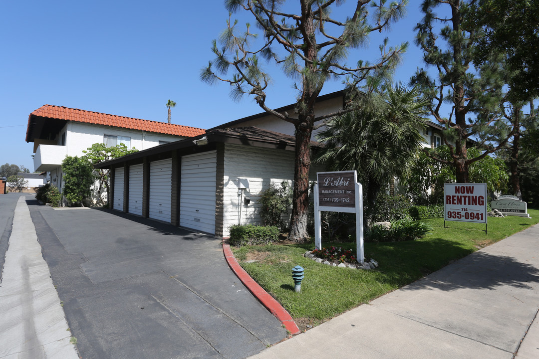 Casa Flores in Orange, CA - Building Photo