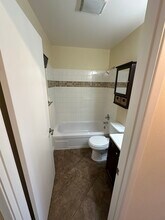 B10 200 SW Florence Ave, Unit B10 in Gresham, OR - Building Photo - Building Photo