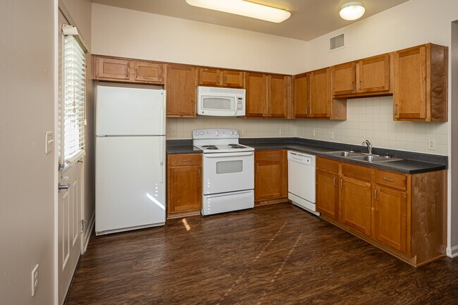 Harmony Oaks Apartments in New Orleans, LA - Building Photo - Interior Photo