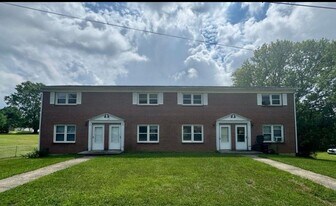 5318 Howery Rd, Unit 2 in Dublin, VA - Building Photo