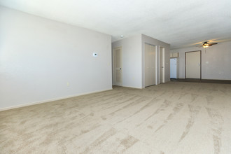 Regency Heights in Hastings, NE - Foto de edificio - Building Photo