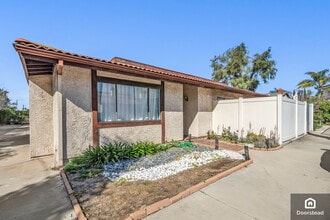 7239 Balboa Blvd in Van Nuys, CA - Building Photo - Building Photo