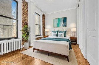 722 10th Ave in New York, NY - Foto de edificio - Building Photo