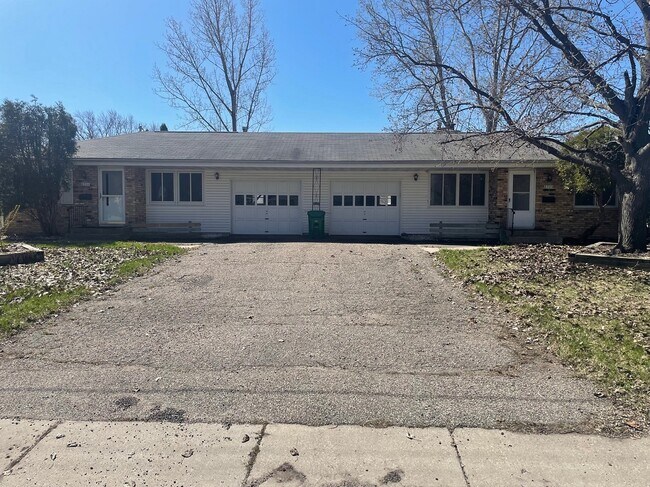 8701 W 35th St in St. Louis Park, MN - Building Photo - Building Photo