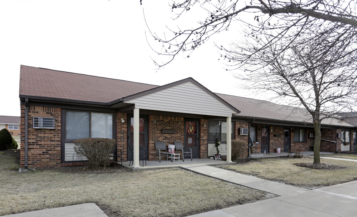 Country Place Apartments - Ottawa in Ottawa, IL - Building Photo